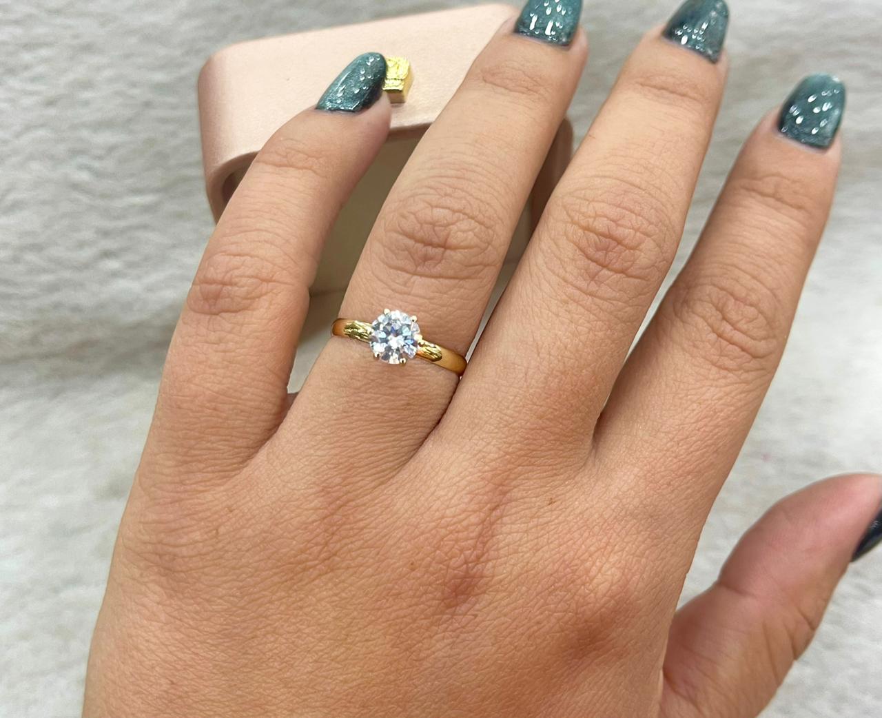 Anillo de Compromiso de Oro 18k Liso con Circon Central