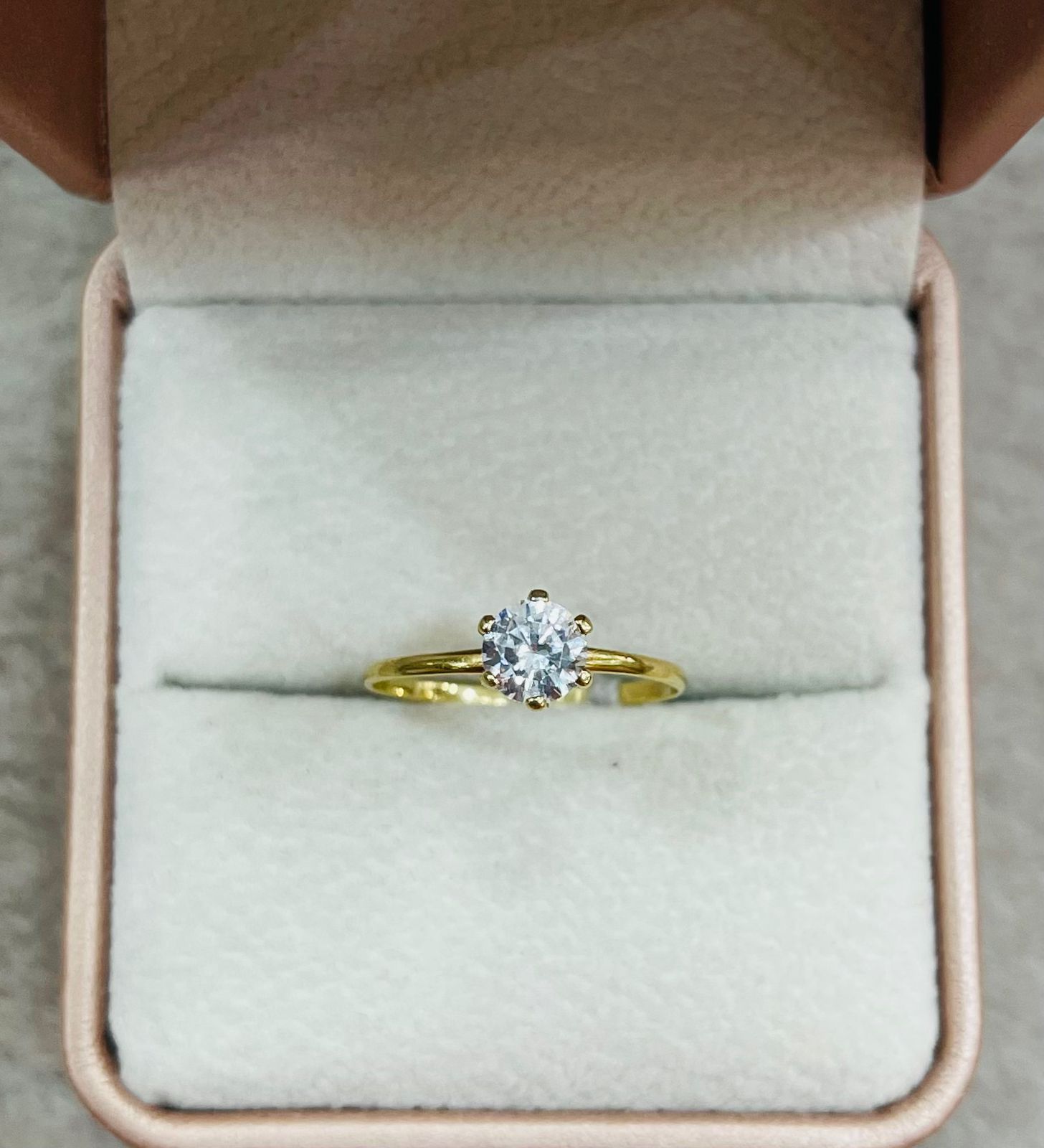 Anillo de Compromiso de Oro 18k Con Circon Engarce Ilusión