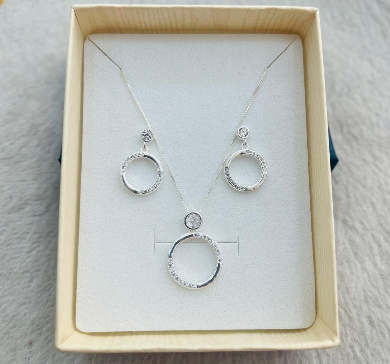 Juego en Plata de Círculo Infinito