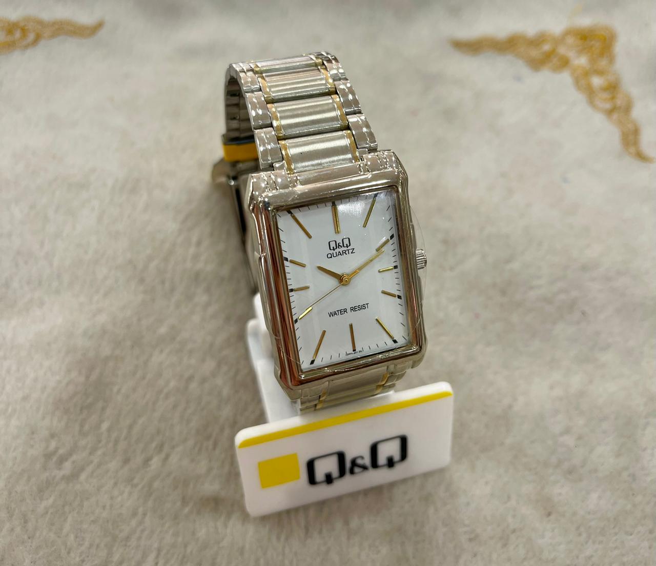 Reloj Q&Q Para Caballero Rectangular Malla Acero