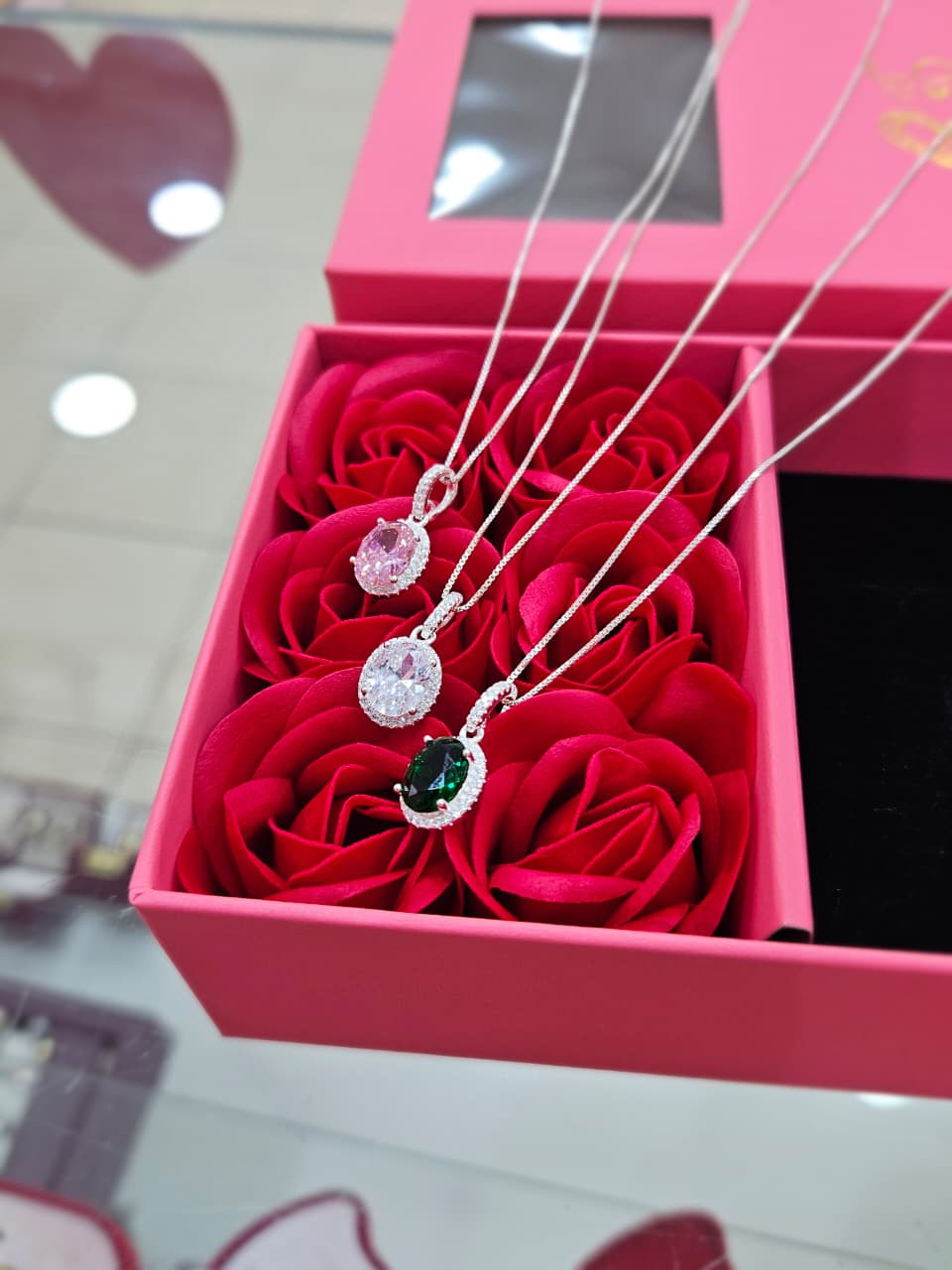 Cadena de Plata con Dijes Multicolores