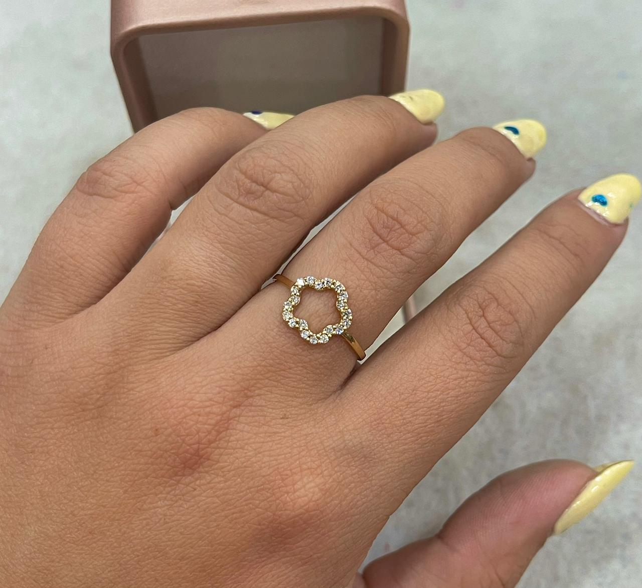Anillo de Oro Estrella de Circones