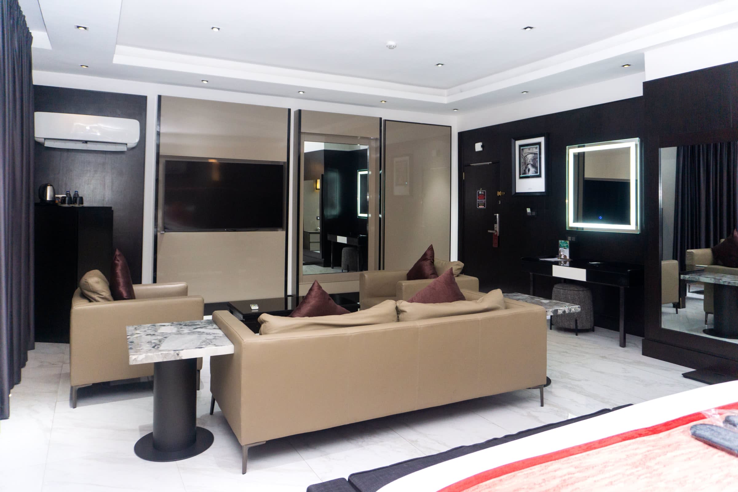 Business Class - image 4
