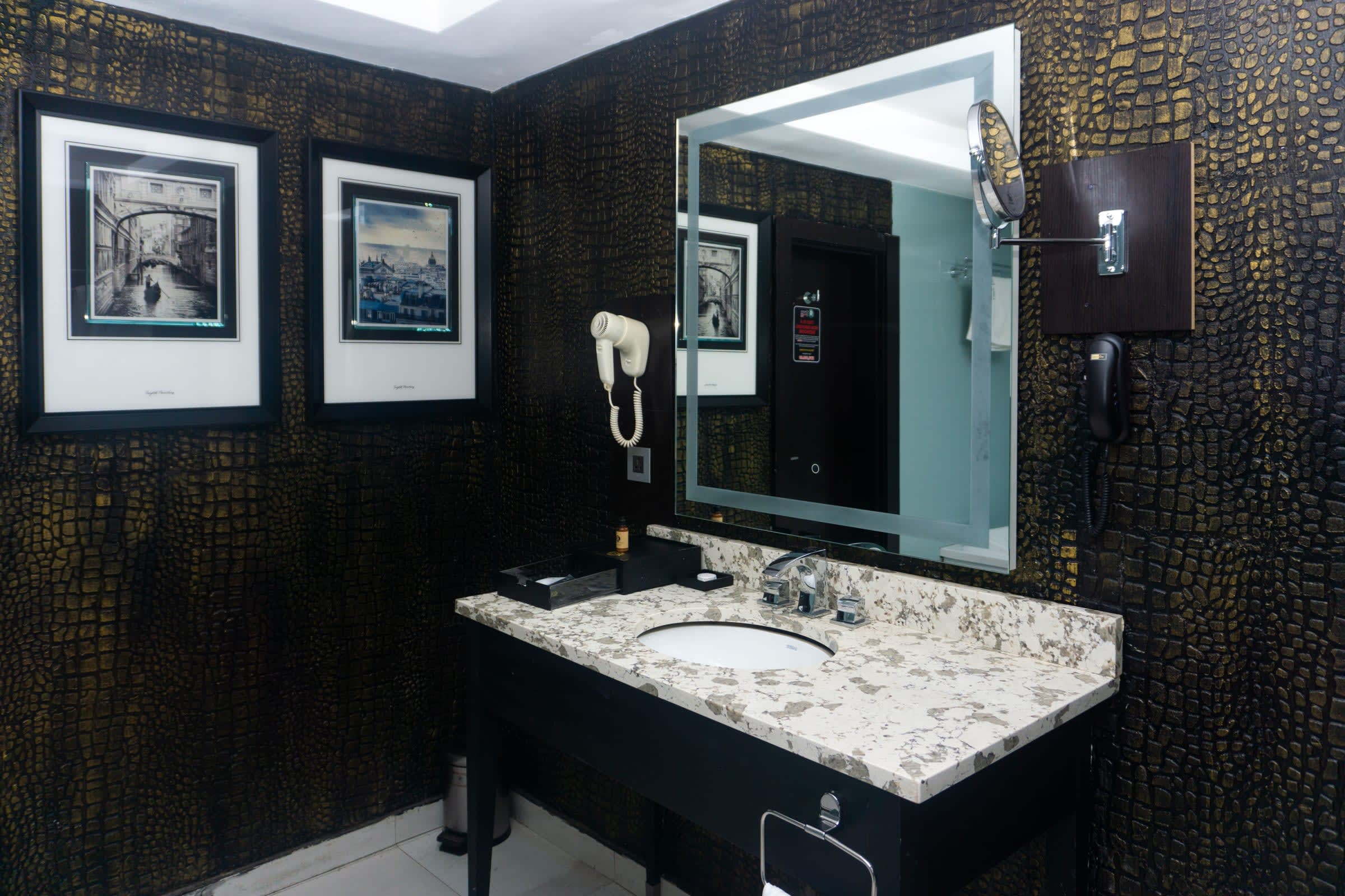 Superior Alcove - image 2