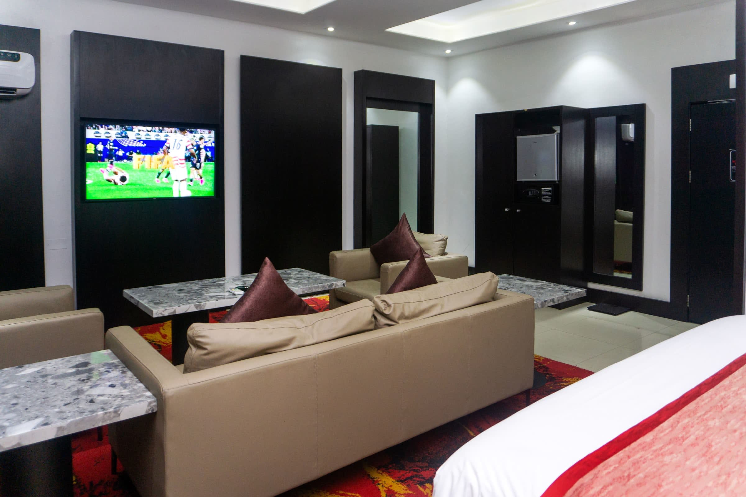 Executive Room - image 7