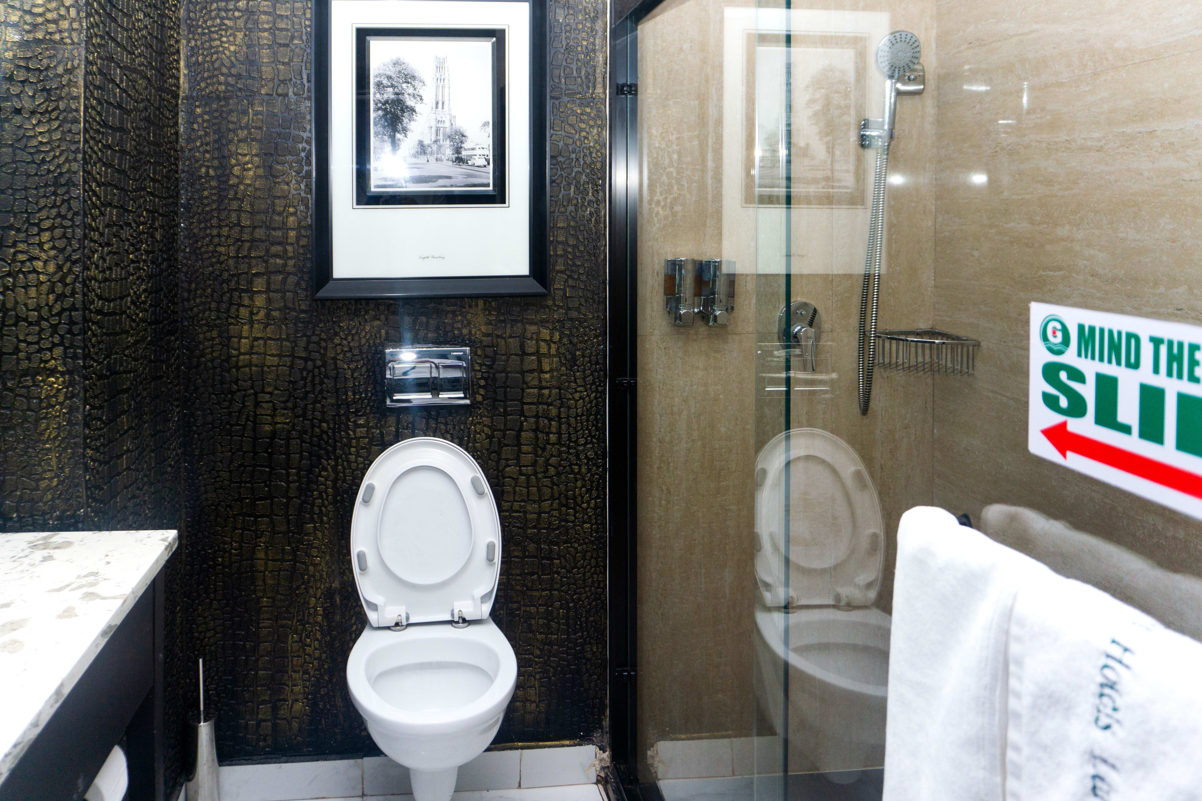 Alcove Room - image 9