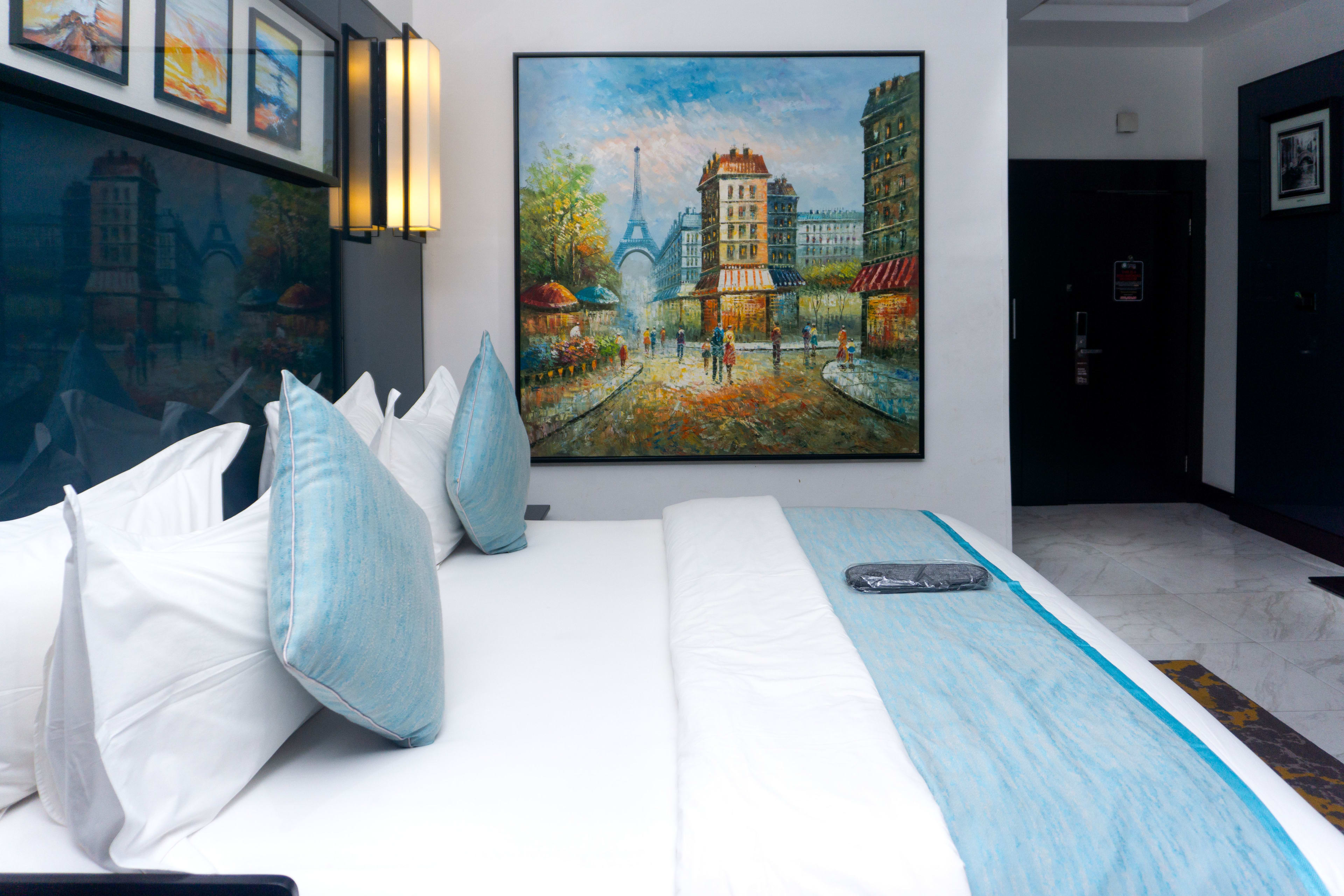 Super Deluxe Room - image 3
