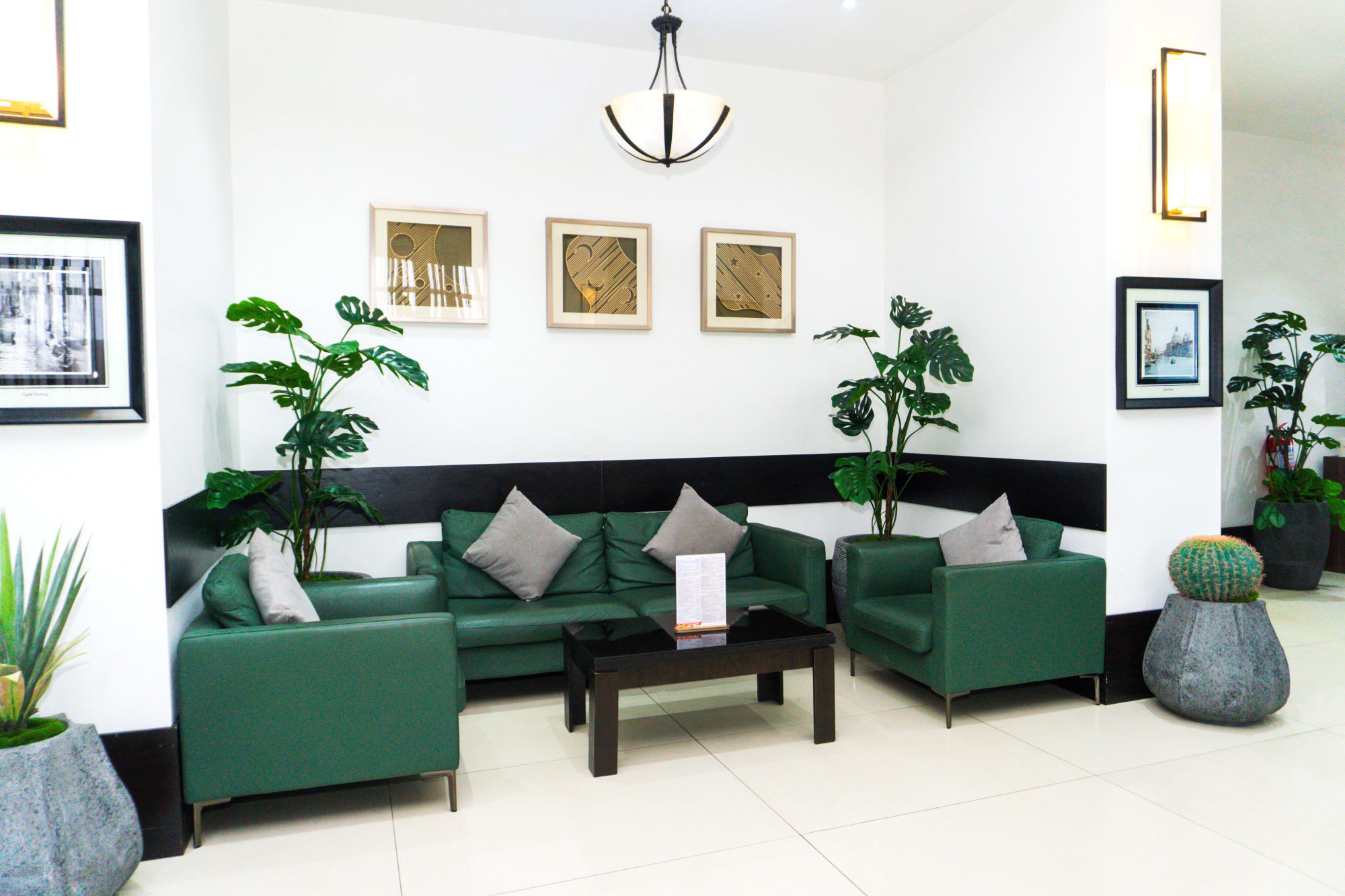 Bar and lounge at Greenpoint Hotel Lagos