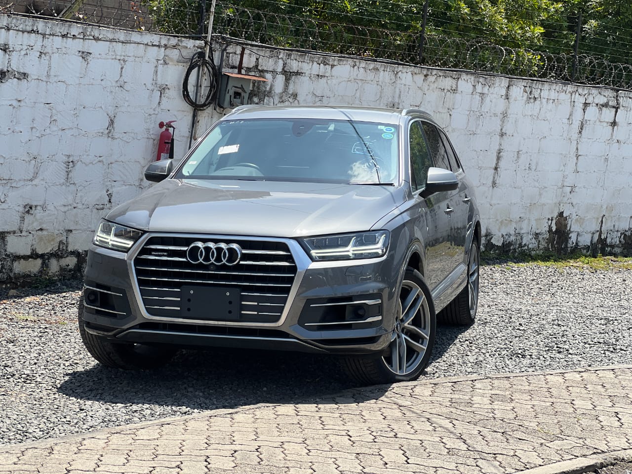 2017 Audi Q7 - Brown/Grey | Petrol | Automatic | 57,000 km | KES 3,800,000