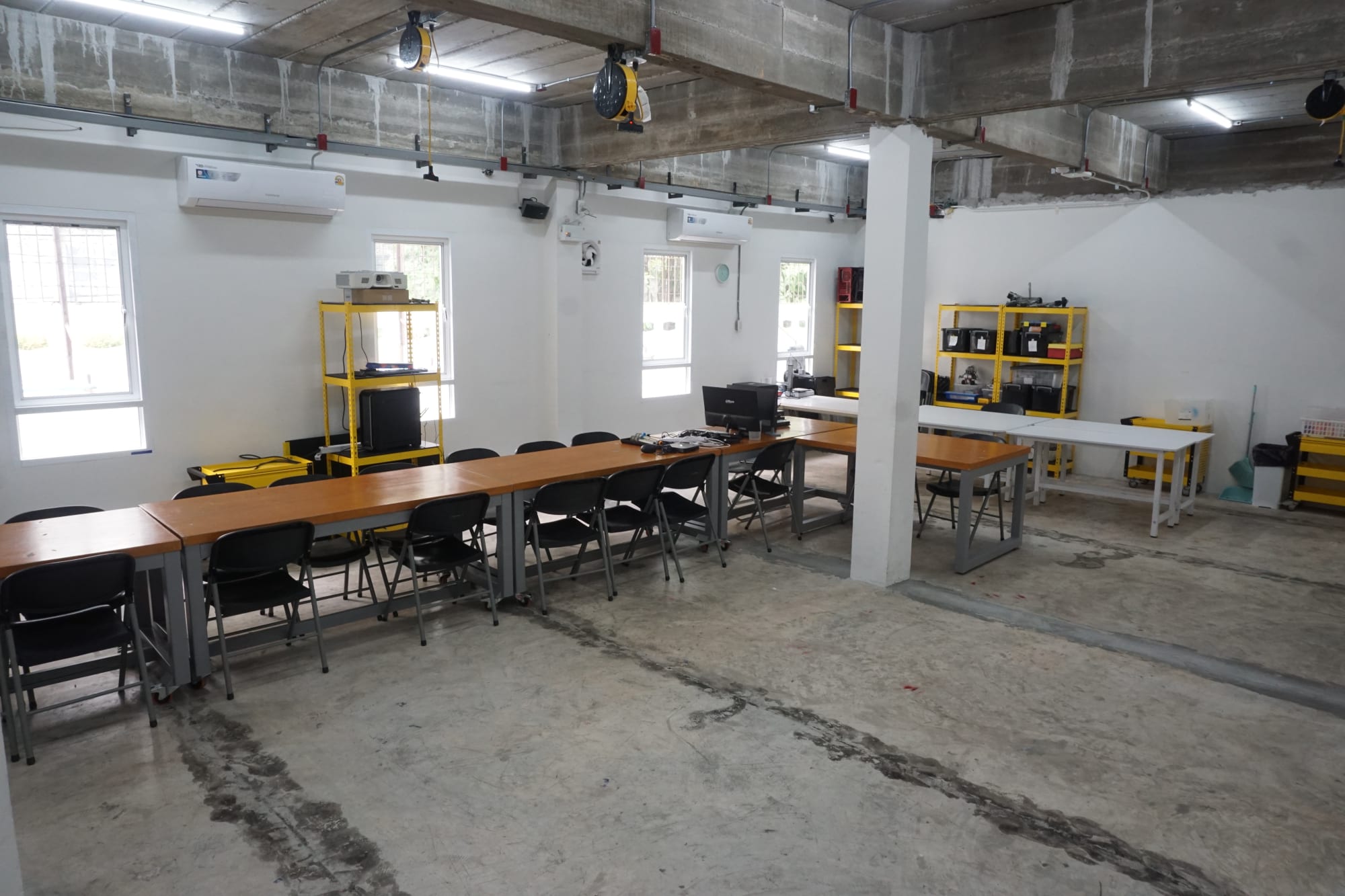 WeLearn Academy Student Innovation Facilities — MakerSpace engineering workspace