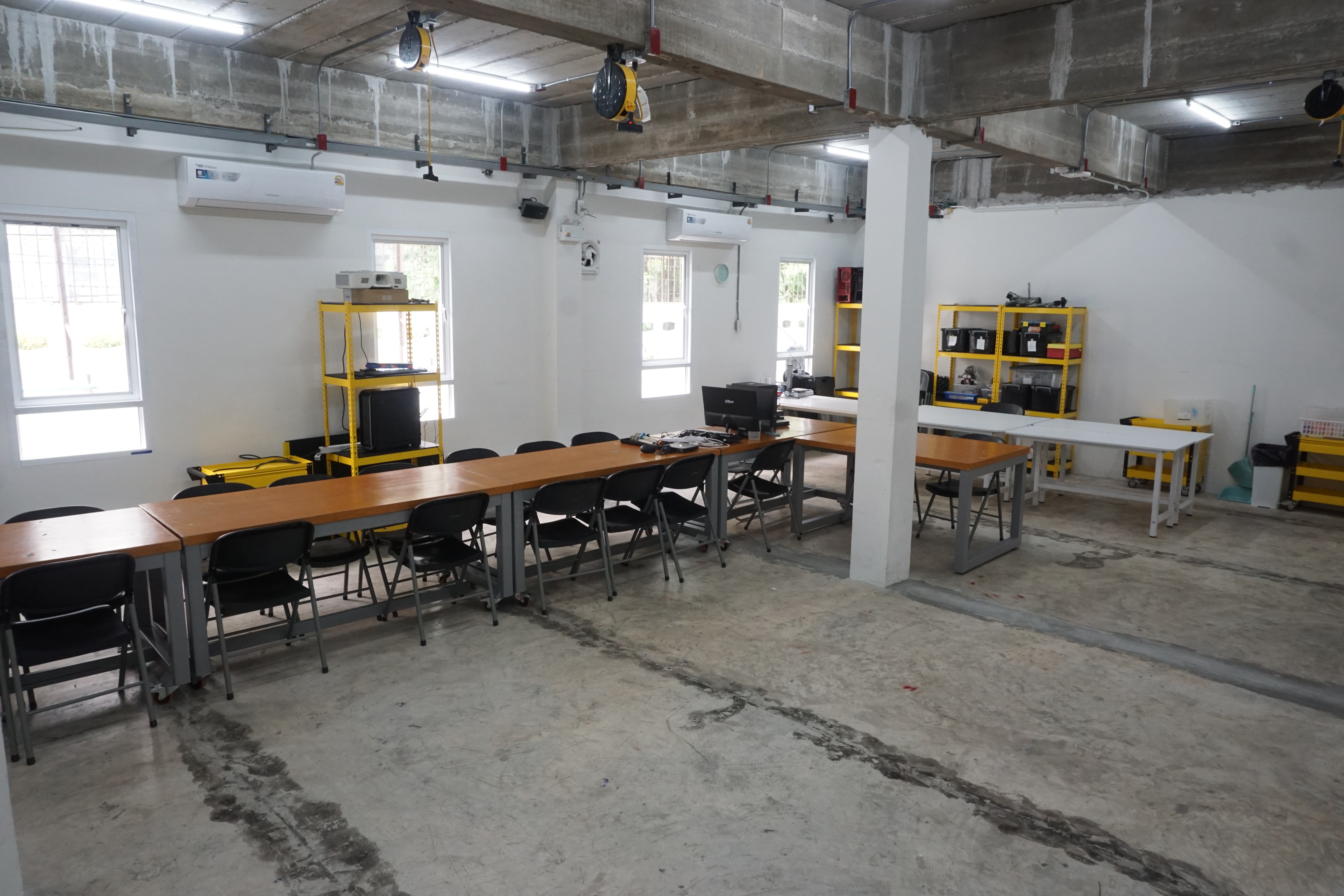 WeLearn Academy Student Innovation Facilities — MakerSpace engineering workspace
