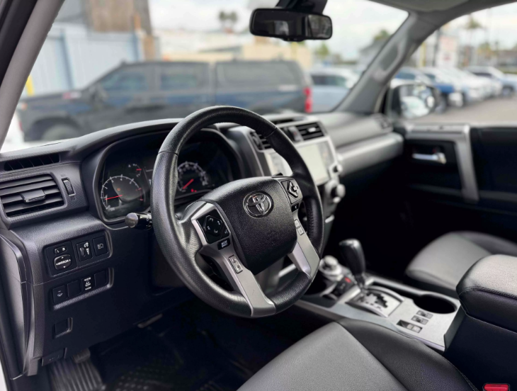 2020 Toyota 4Runner SR5 Premium - 4