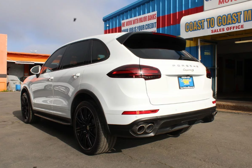2015 Porsche Cayenne S - 8