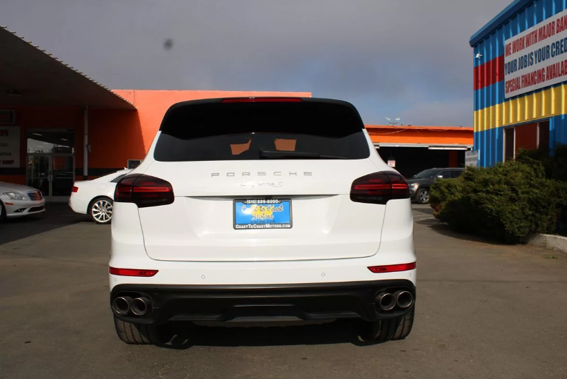2015 Porsche Cayenne S - 10