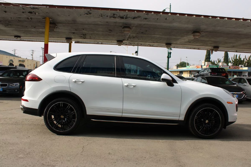 2015 Porsche Cayenne S - 12