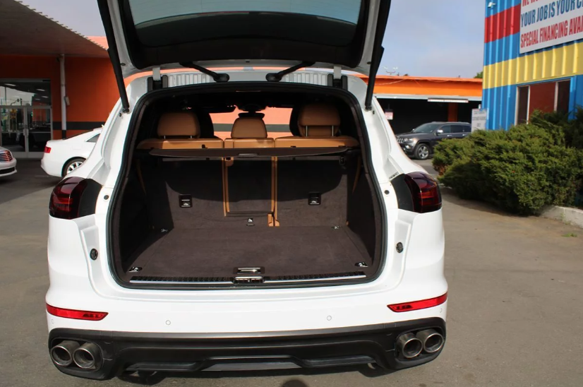 2015 Porsche Cayenne S - 13