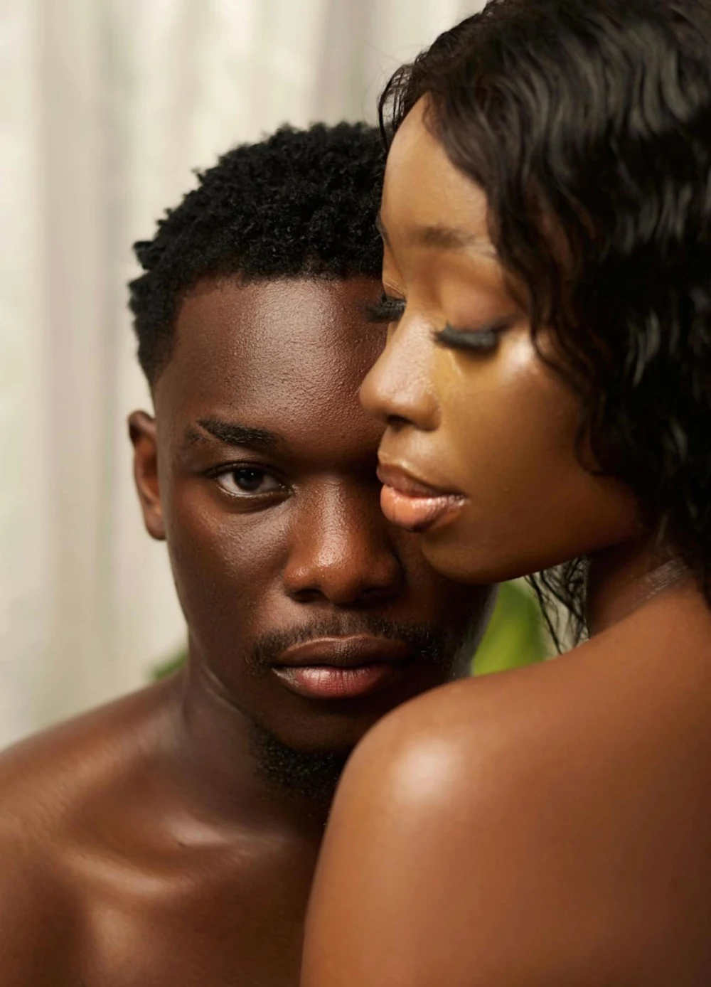 Trust Issues in Relationships: Causes, Symptoms, and Solutions