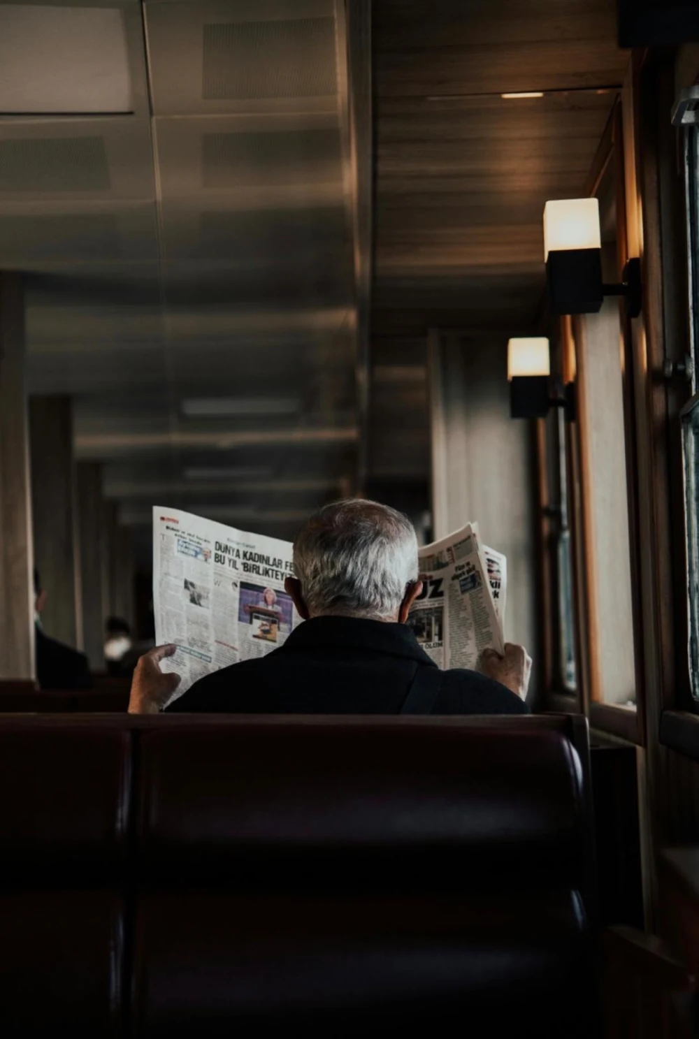 Does Reading Bad News Every Day Increase Stress? (Doomscrolling)