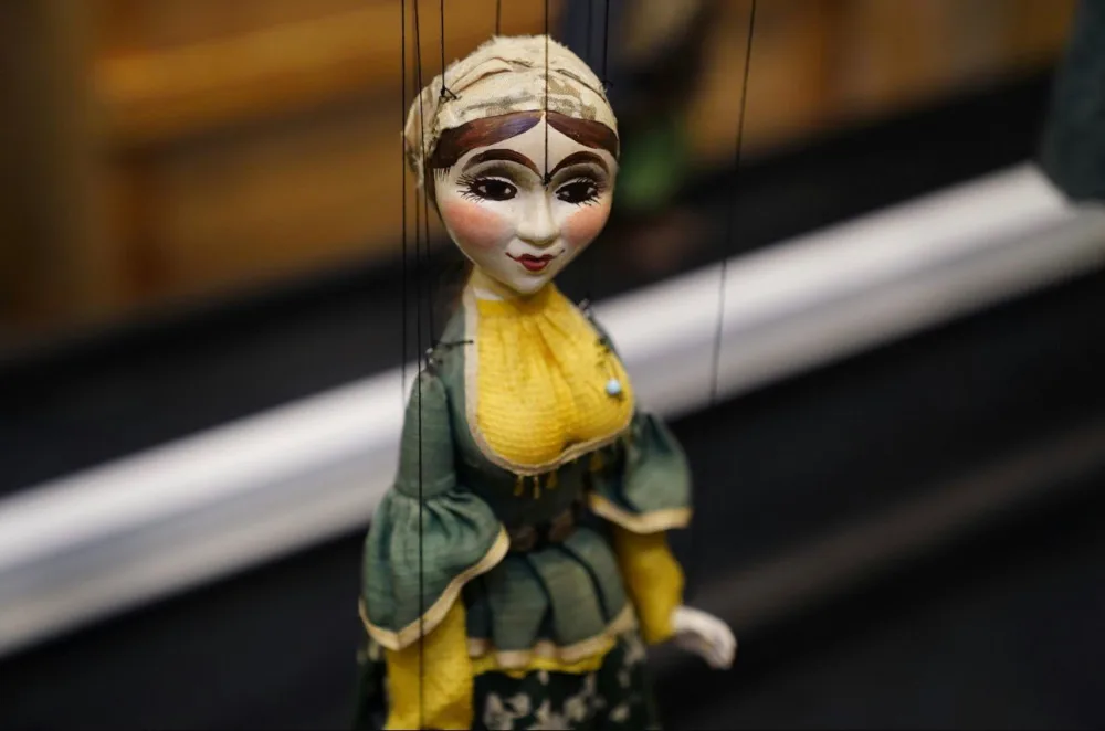 What is Manipulation? What Does it Mean to Manipulate?