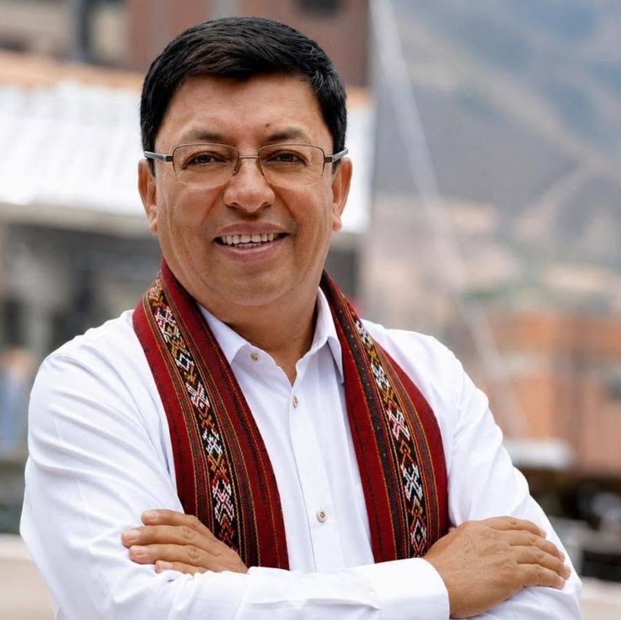 Albert Aníbal Arenas Yábar — biografía