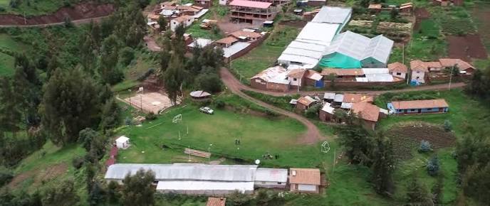 Entrega de infraestructura educativa inicial en la comunidad de Suncco