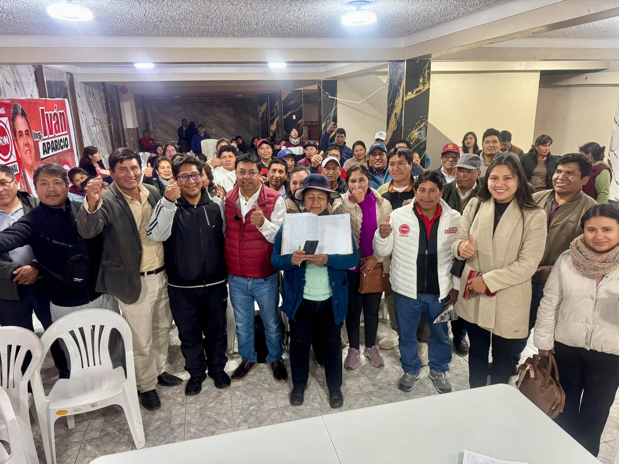 Albert Arenas escucha a los artesanos de Cusco