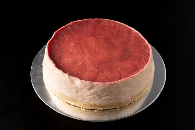 Strawberry Cheesecake (Medium 8")
