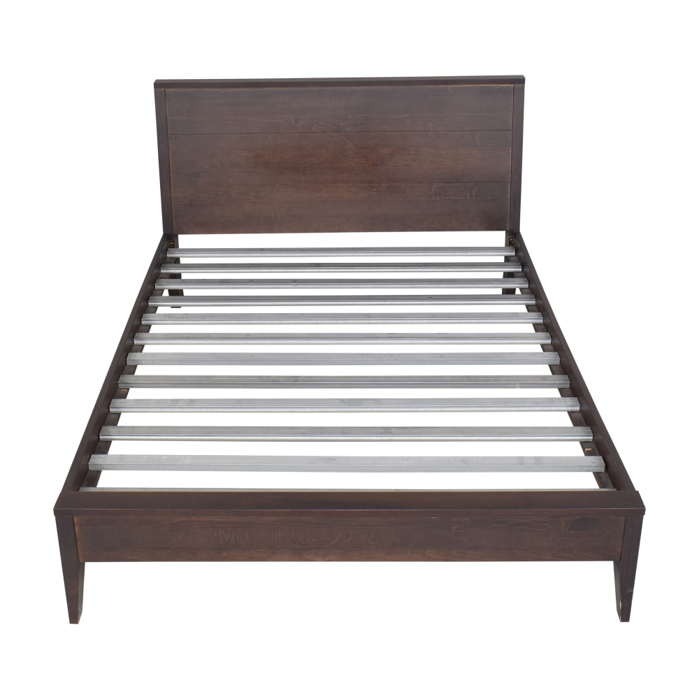 47% OFF - Room & Board Room & Board Calvin Queen Bed / Beds