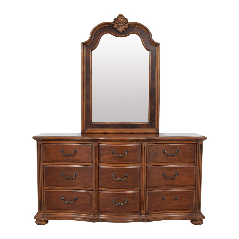 Ethan Allen Dresser With Mirror 