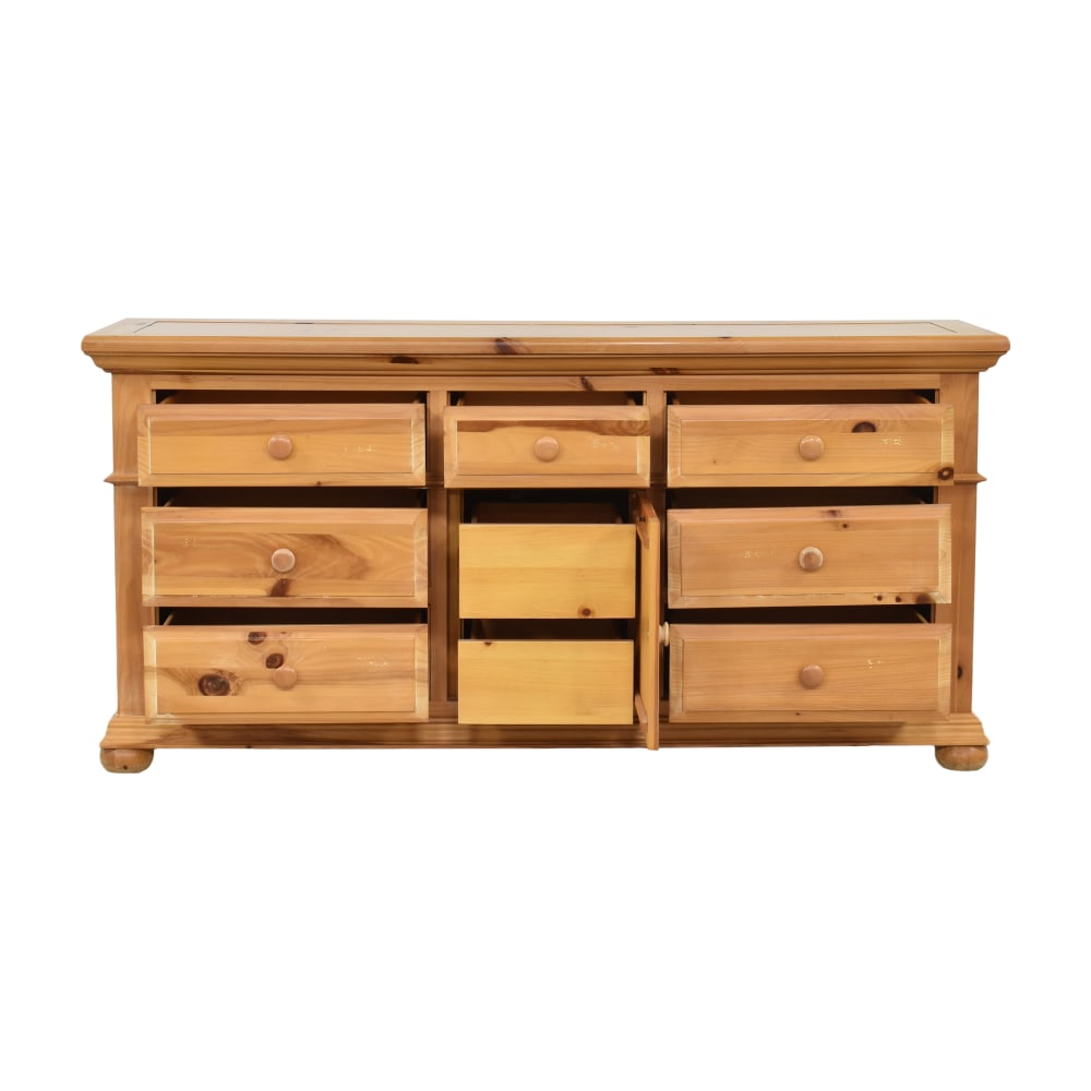 74 OFF Broyhill Furniture Broyhill Furniture Nine Drawer Dresser