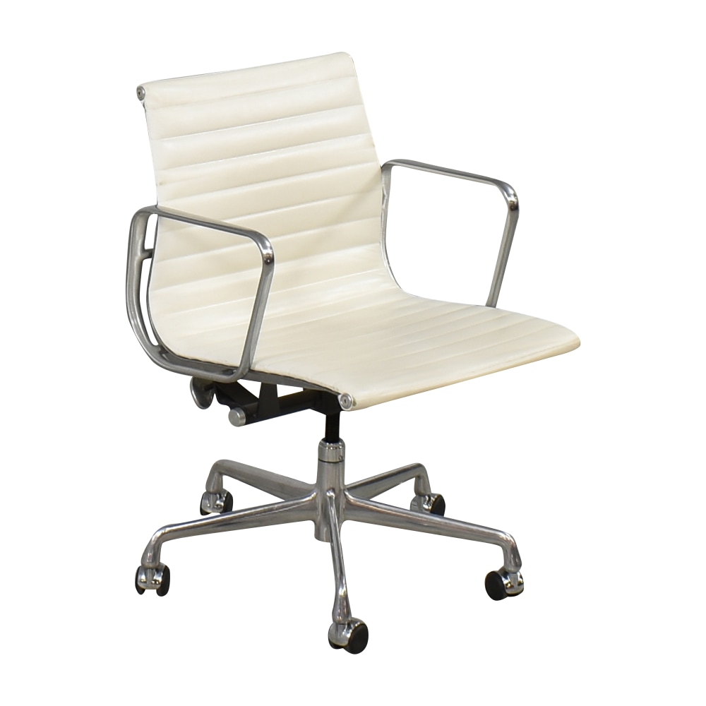 81% OFF - Herman Miller Herman Miller Eames Management Chair / Chairs
