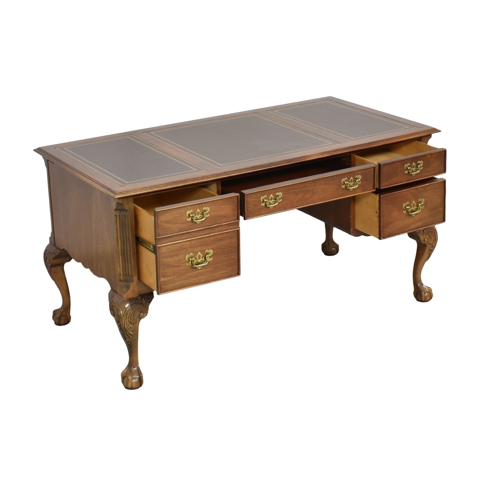 https://res.cloudinary.com/dkqtxtobb/image/upload/f_auto,q_auto:best,w_1000/product-assets/345997/hekman-furniture/tables/home-office-desks/second-hand-hekman-furniture-chippendale-style-executive-desk.jpeg