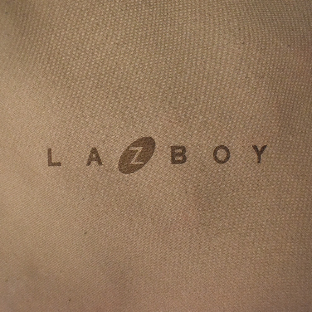 La-Z-Boy La-Z-Boy Tufted Slope Arm Sofa pa