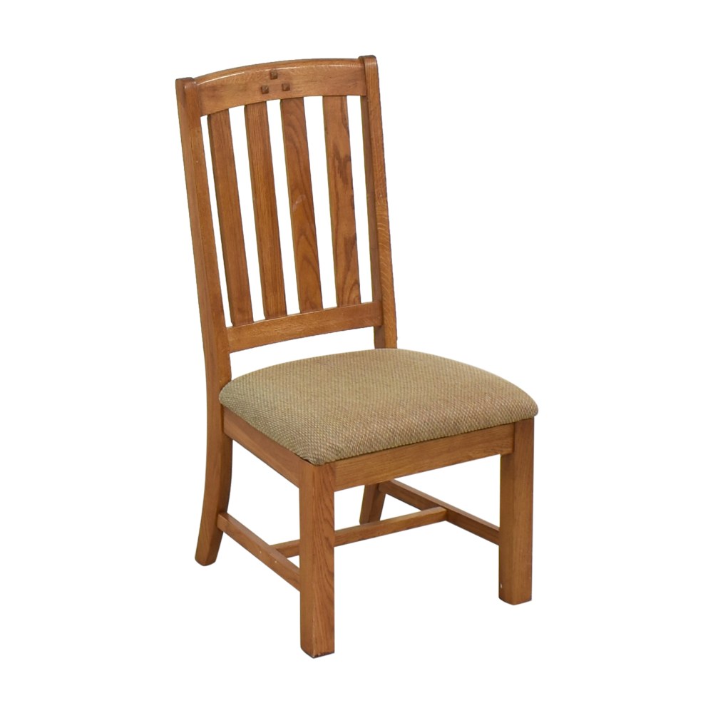 https://res.cloudinary.com/dkqtxtobb/image/upload/f_auto,q_auto:best,w_1000/product-assets/389641/broyhill-furniture/chairs/dining-chairs/broyhill-furniture-slatted-back-dining-chairs.jpeg