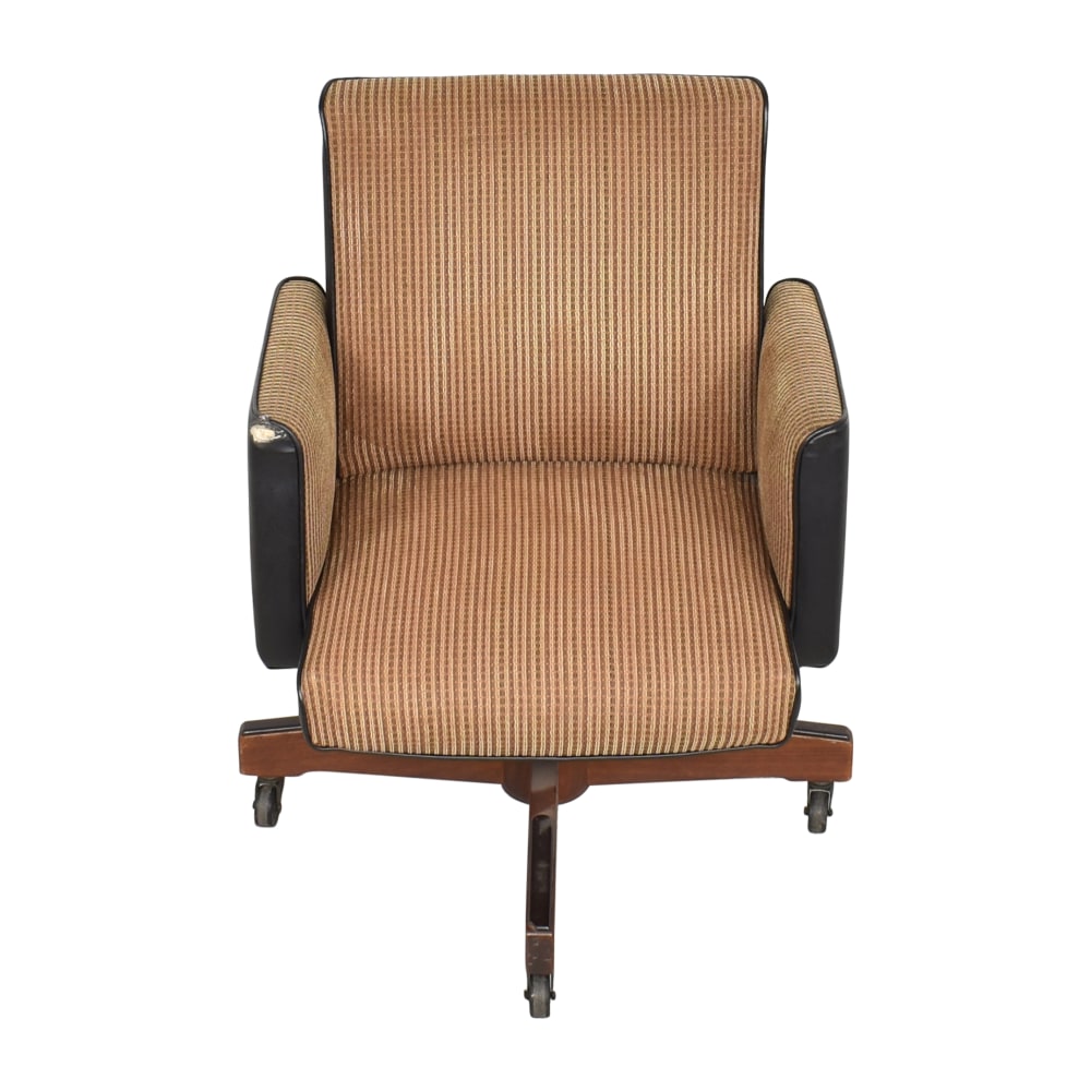 https://res.cloudinary.com/dkqtxtobb/image/upload/f_auto,q_auto:best,w_1000/product-assets/449187/shop/chairs/home-office-chairs/vintage-office-chair-second-hand.jpeg