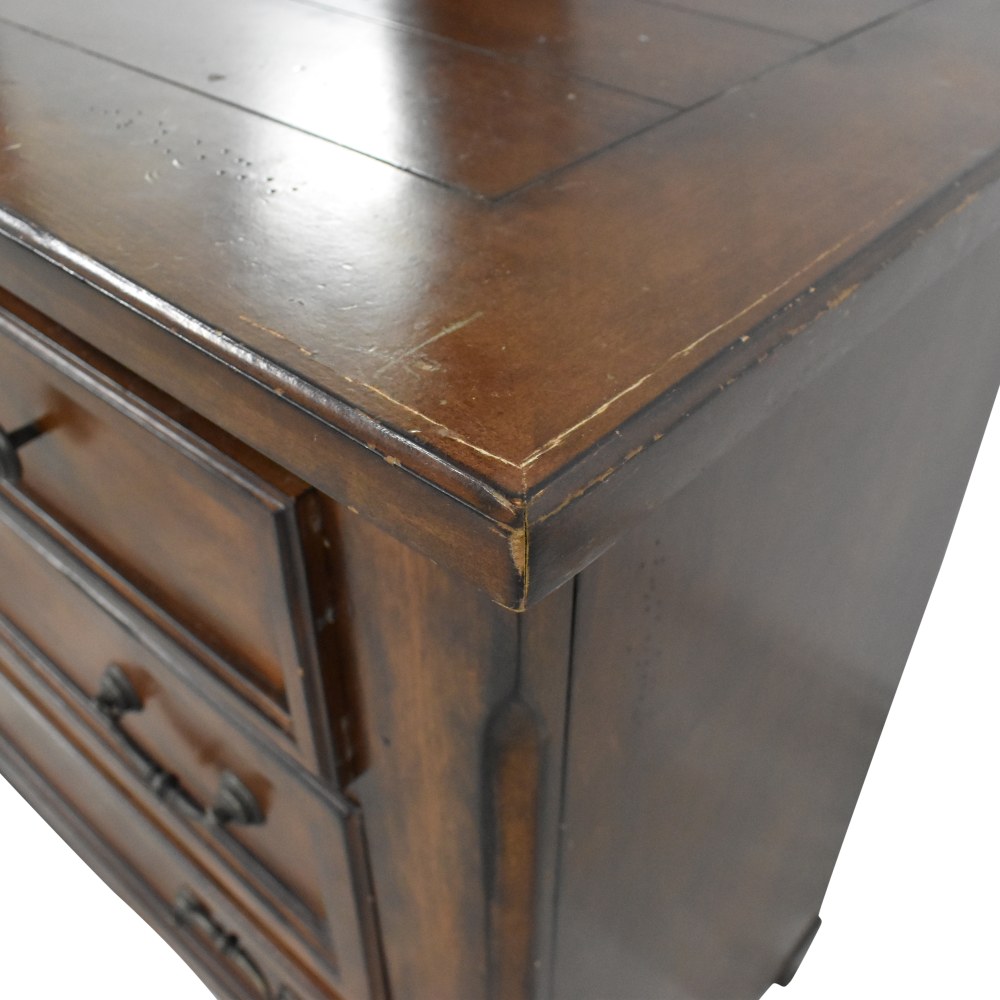 Traditional Seven Drawer Dresser with Mirror  / Storage