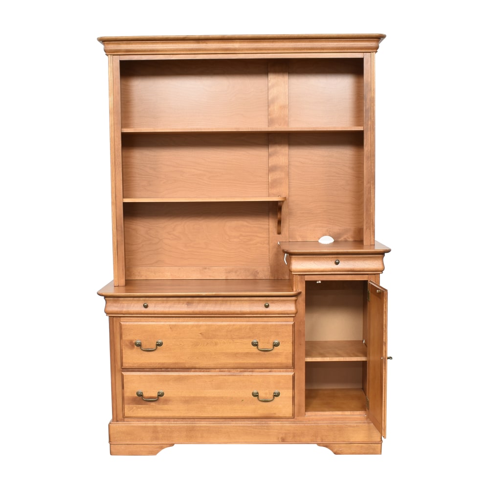 Traditional Dresser with Hutch  / Storage