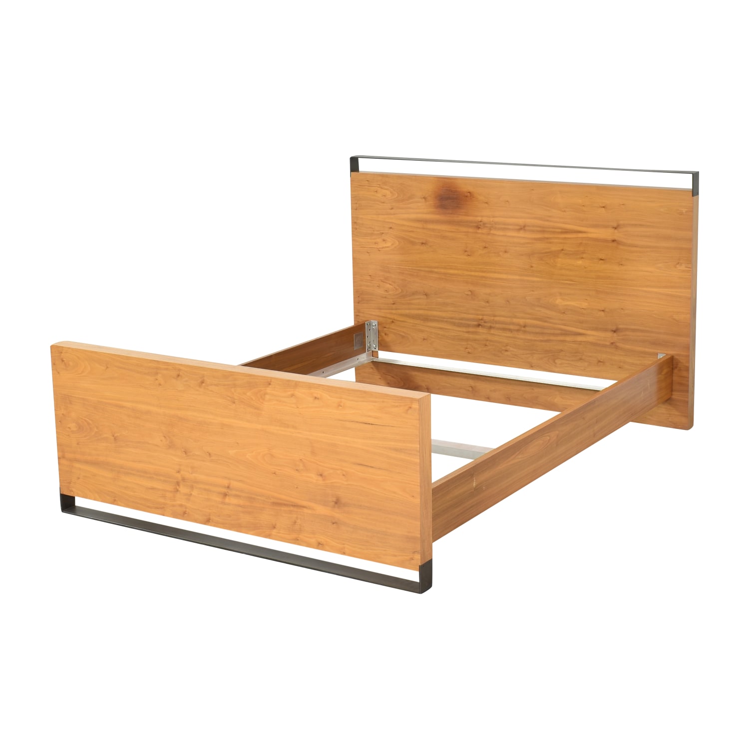 Antoine Proulx Modern Queen Bed | 85% Off | Kaiyo