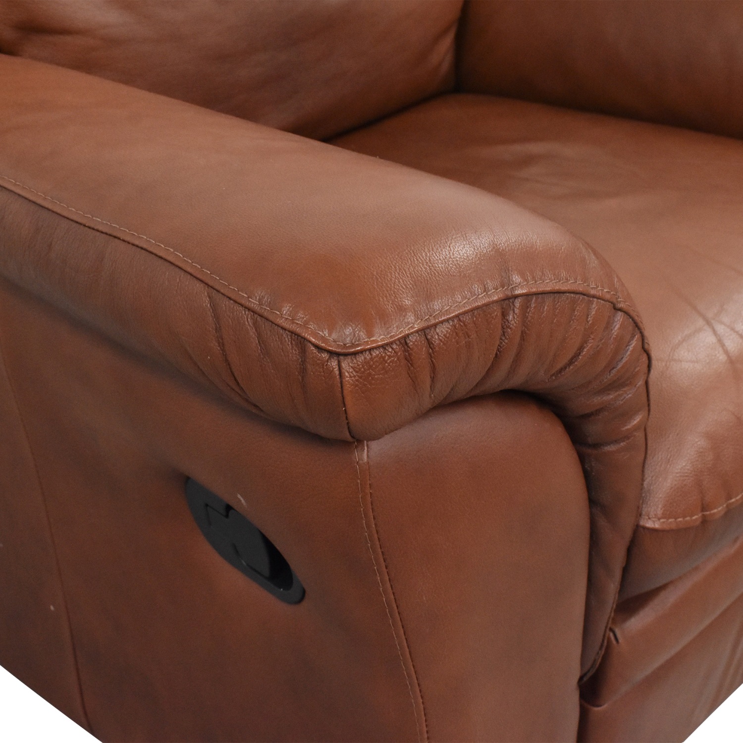 https://res.cloudinary.com/dkqtxtobb/image/upload/f_auto,q_auto:best,w_1500/product-assets/363744/chateau-dax/chairs/recliners/sell-chateau-dax-pillow-arm-recliner-chair.jpeg