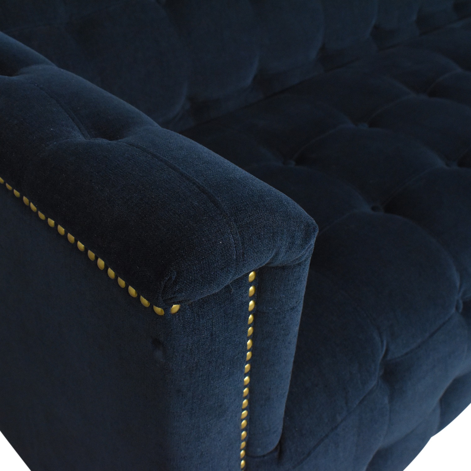 Raymour & Flanigan Tufted Nailhead Sofa | 86% Off | Kaiyo