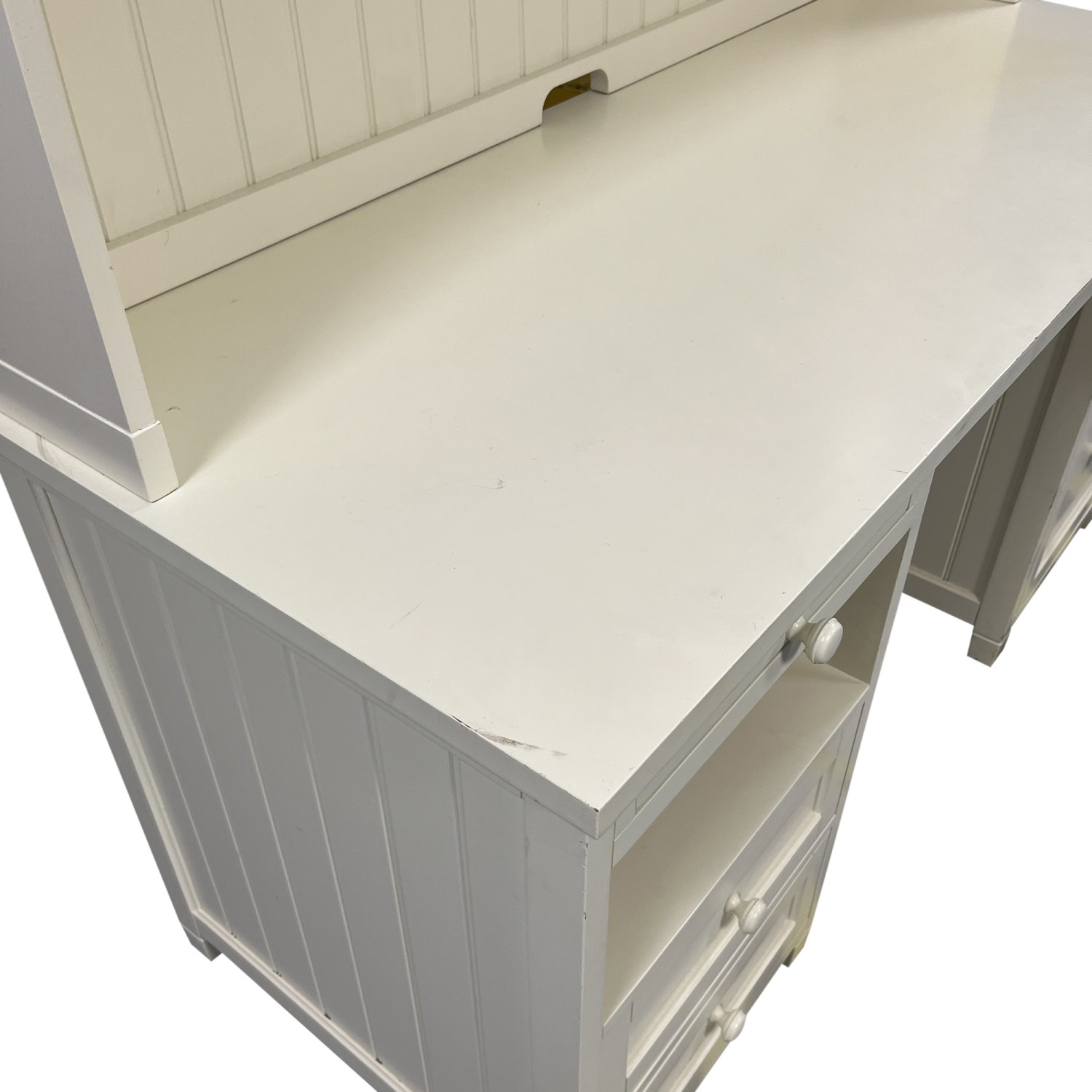 Beadboard Smart™ Storage Hutch Desk