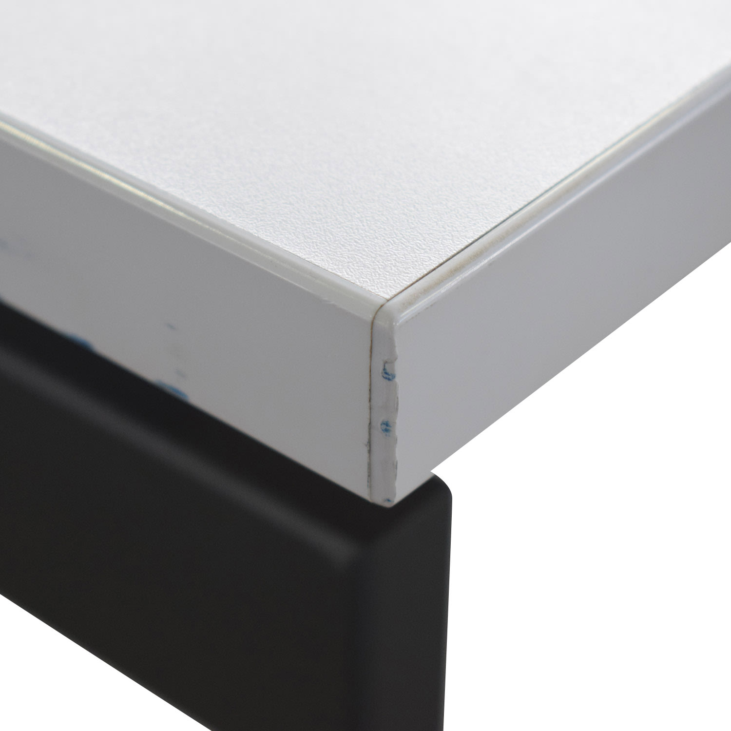 Knoll Antenna White Medium Workstation Desk | 84% Off | Kaiyo