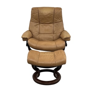 Somers Reclining Chair in Beige, L:41xW:40xH:41.5 by Bassett Furniture