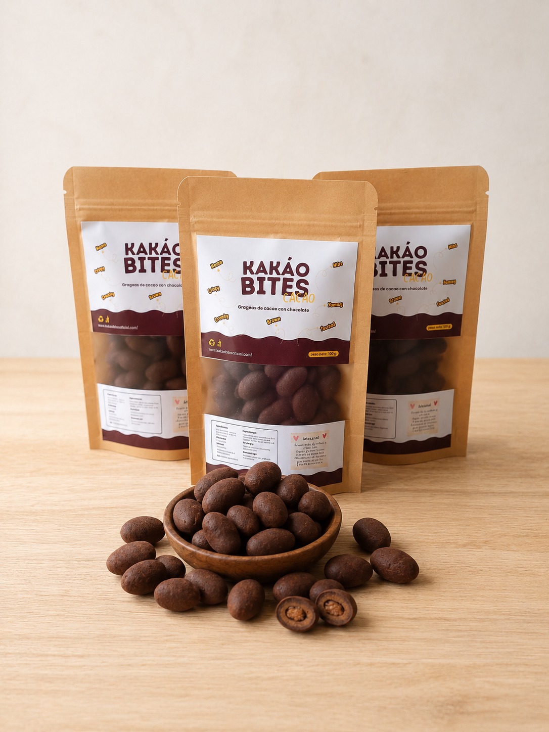 Kakáo Bites Cacao: Grageas de cacao con cobertura de chocolate con leche al 50%