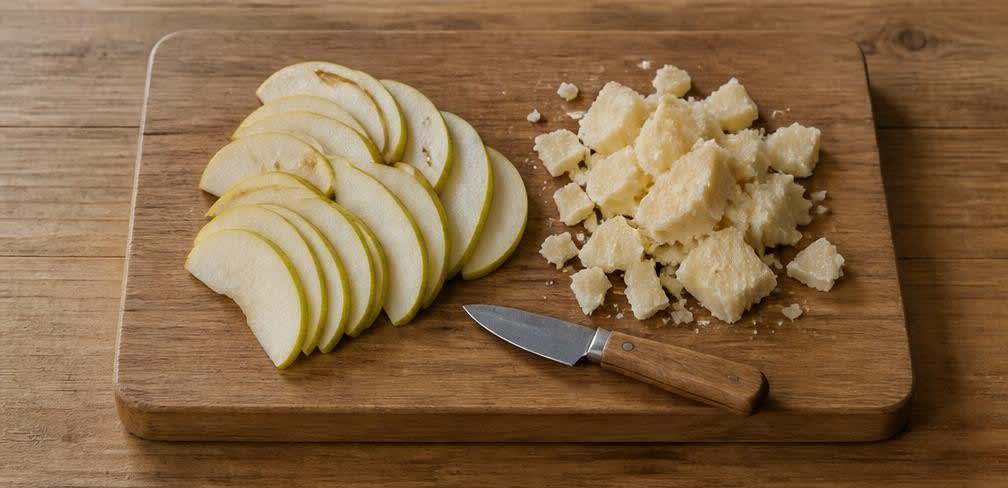 Würziger Pecorino Romano mit saftigen Birnenscheiben, Walnüssen und Honig – Zubereitung Schritt für Schritt – Birnen und Pecorino vorbereiten