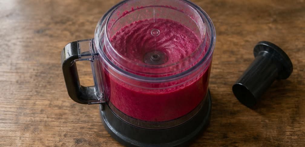 Osteuropäischer Rote-Bete-Dip mit gerösteten Walnüssen – Zubereitung Schritt für Schritt – Dip pürieren