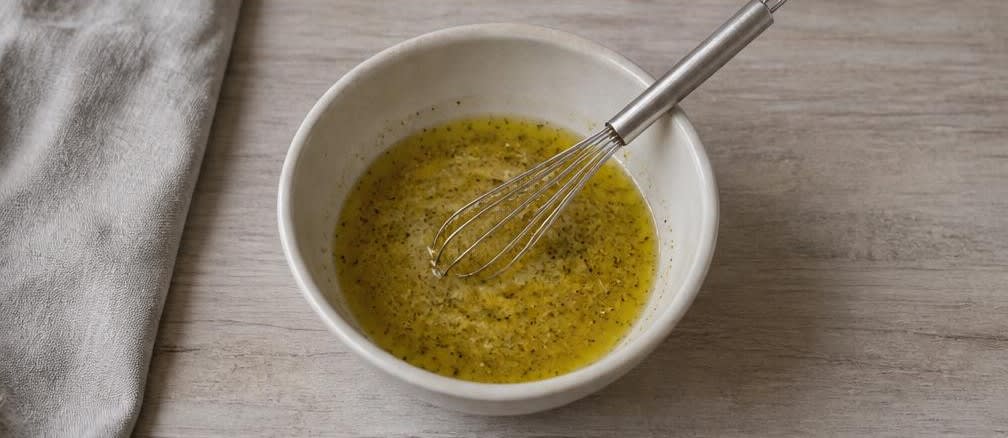 Gedämpfter Grüner Spargel mit wachsweichem Ei und Zitronen-Olivenöl – Zubereitung Schritt für Schritt – Zitronen-Olivenöl herstellen