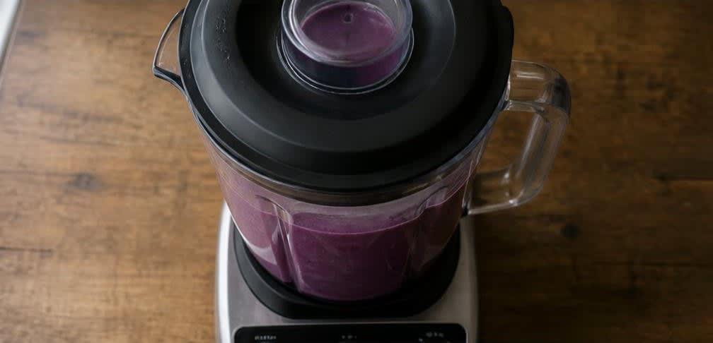 Osteuropäischer Apfel-Rotkohl-Smoothie mit Banane – Zubereitung Schritt für Schritt – Smoothie mixen