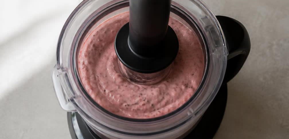 Cremige Erdbeer-Bananen-Smoothie-Bowl – Zubereitung Schritt für Schritt – Smoothie mixen