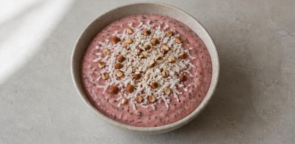 Cremige Erdbeer-Bananen-Smoothie-Bowl – Zubereitung Schritt für Schritt – Anrichten